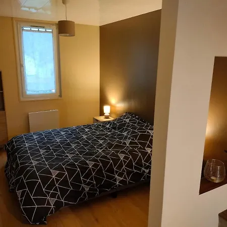 Balneo Vue Sur Cascade Apartment *